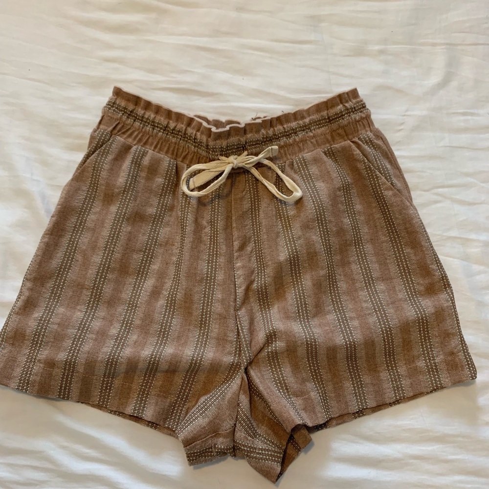 Cargo shorts with tie